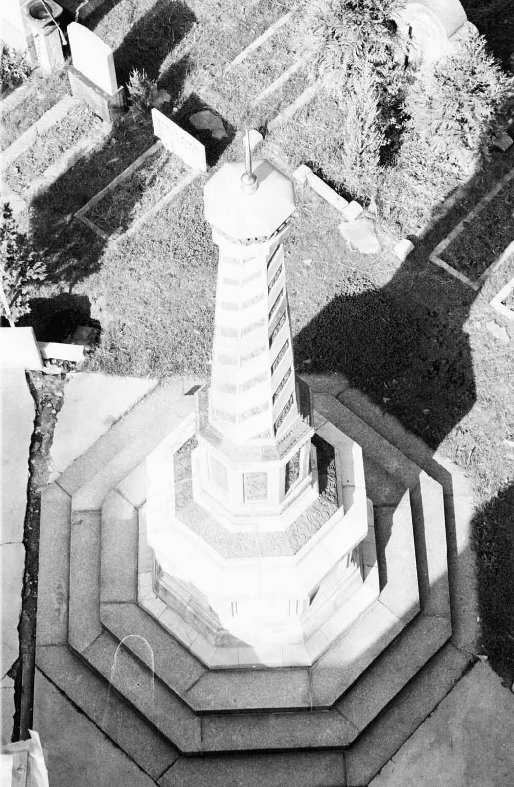 Berlin: Türksiches Minarett auf türkischem Friedhof in Tempelhof 02.10.1992