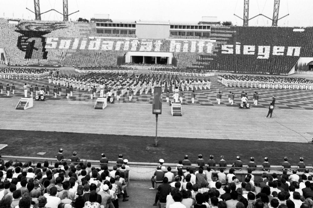 Leipzig: Turn- und Sportfest Spartakiade in Leipzig in Sachsen in der DDR