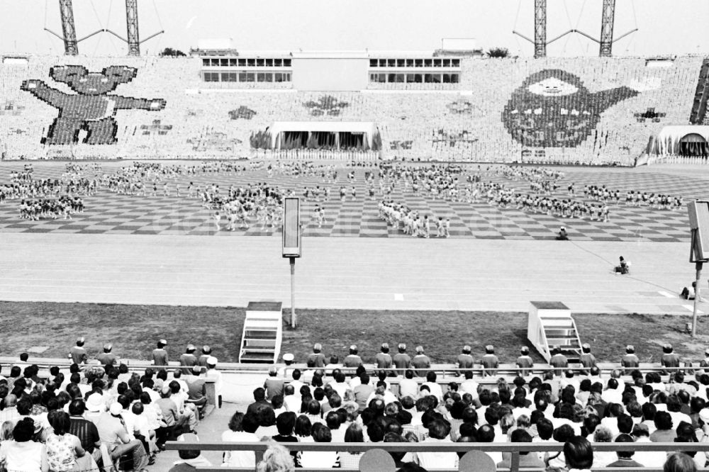 Leipzig: Turn- und Sportfest Spartakiade in Leipzig in Sachsen in der DDR