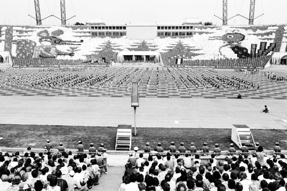 Leipzig: Turn- und Sportfest Spartakiade in Leipzig in Sachsen in der DDR