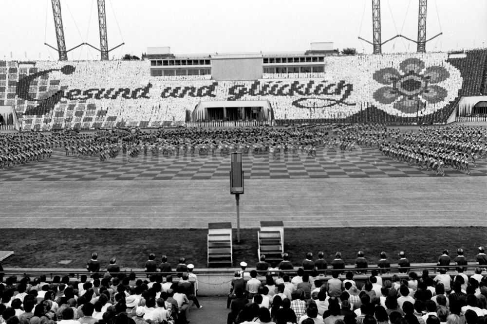 DDR-Fotoarchiv: Leipzig - Turn- und Sportfest Spartakiade in Leipzig in Sachsen in der DDR