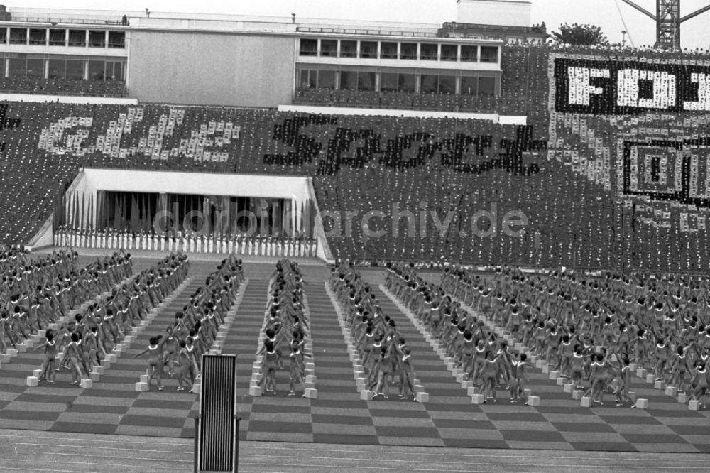 Leipzig: Turn- und Sportfest Spartakiade in Leipzig in Sachsen in der DDR