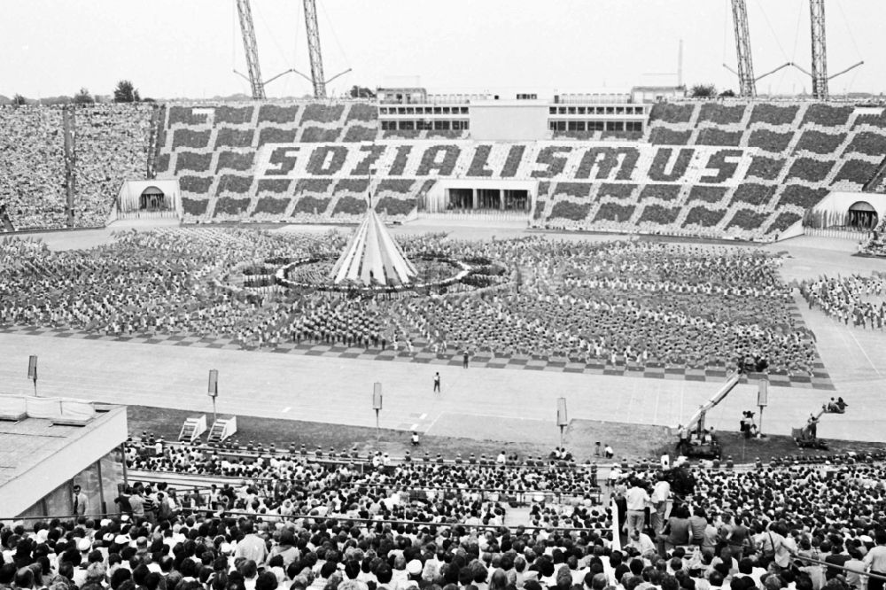 Leipzig: Turn- und Sportfest Spartakiade in Leipzig in Sachsen in der DDR