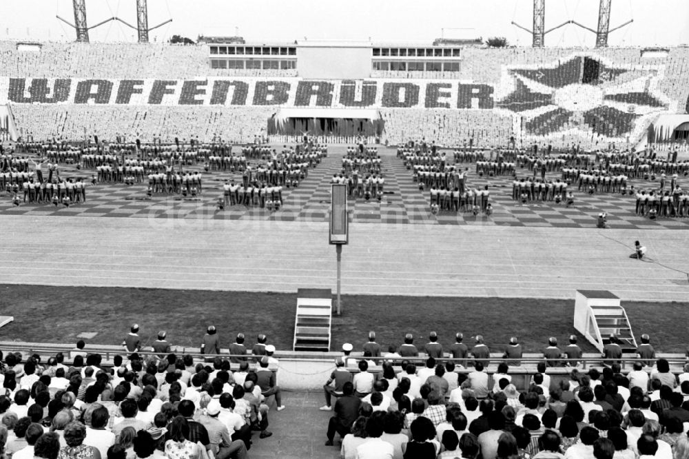 Leipzig: Turn- und Sportfest Spartakiade in Leipzig in Sachsen in der DDR