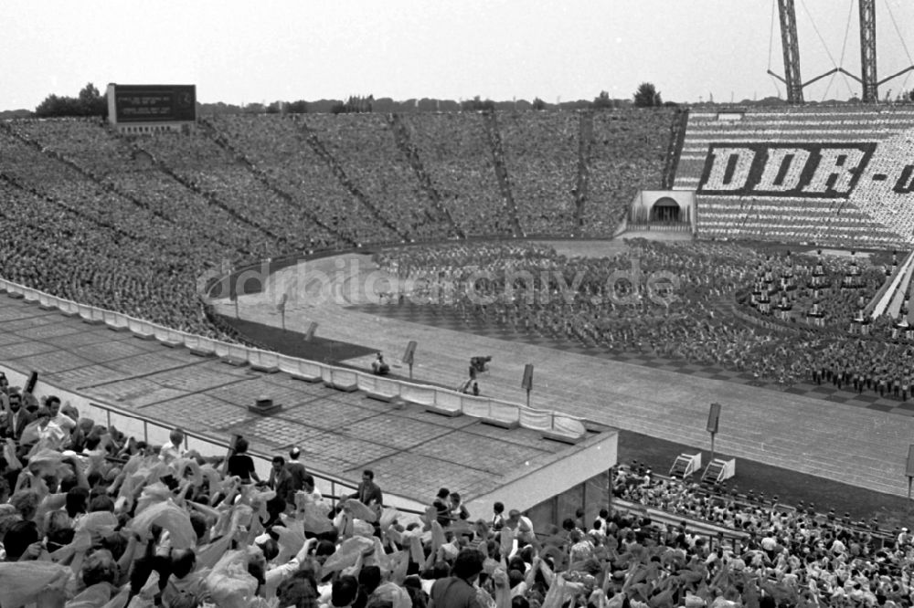 Leipzig: Turn- und Sportfest Spartakiade in Leipzig in Sachsen in der DDR