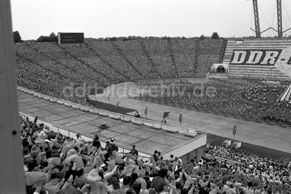 DDR-Fotoarchiv: Leipzig - Turn- und Sportfest Spartakiade in Leipzig in Sachsen in der DDR