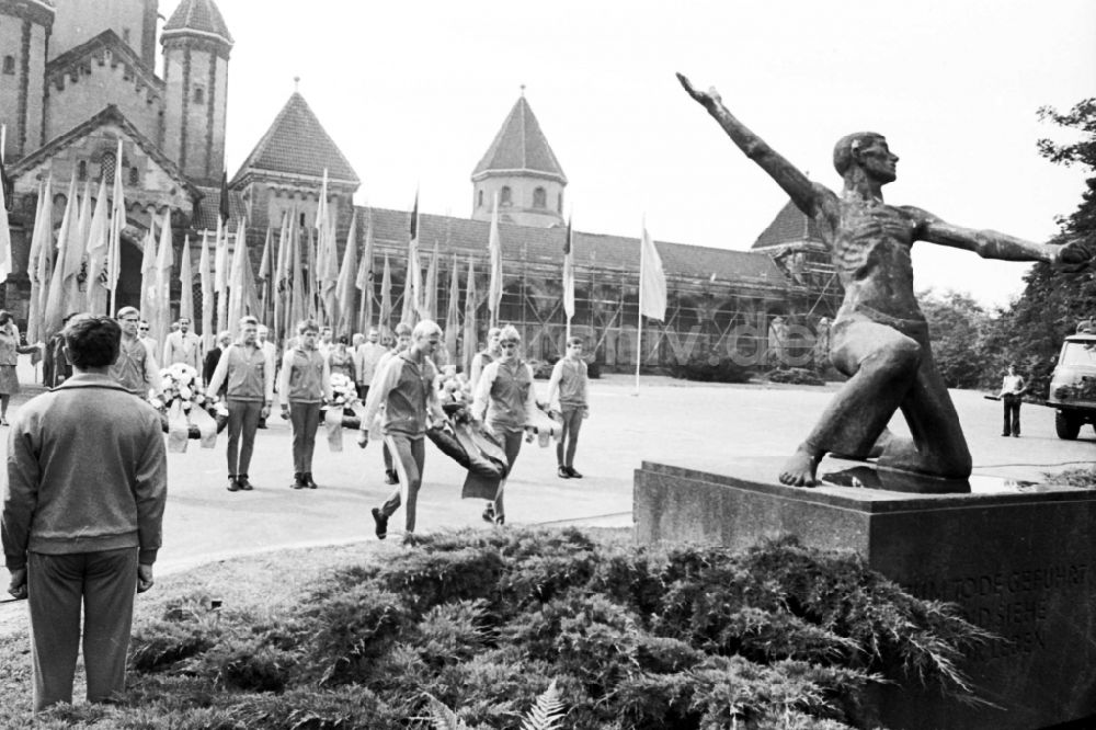 Leipzig: Turn- und Sportfest Spartakiade in Leipzig in Sachsen in der DDR