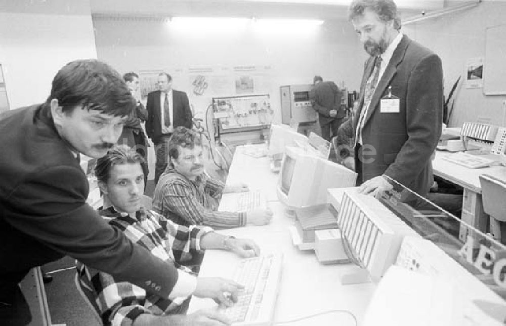 Berlin: TÜV-Steuerungstechnik-Schule Berlin 10.11.1992