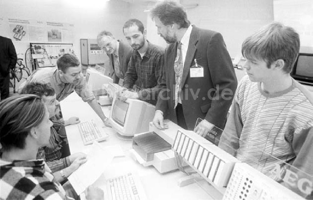 Berlin: TÜV-Steuerungstechnik-Schule Berlin 10.11.1992