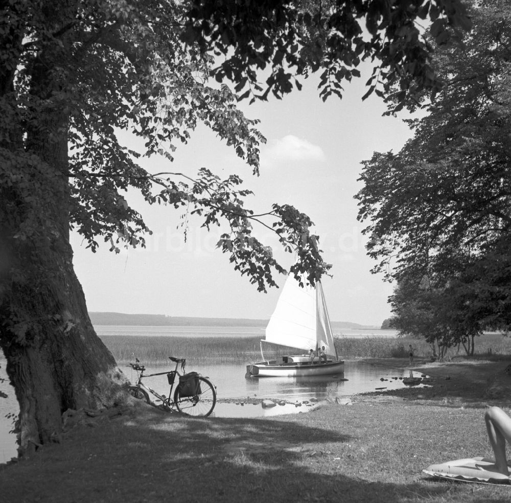 Berlin: Uferbereich der Dahme in Berlin Köpenick in der DDR