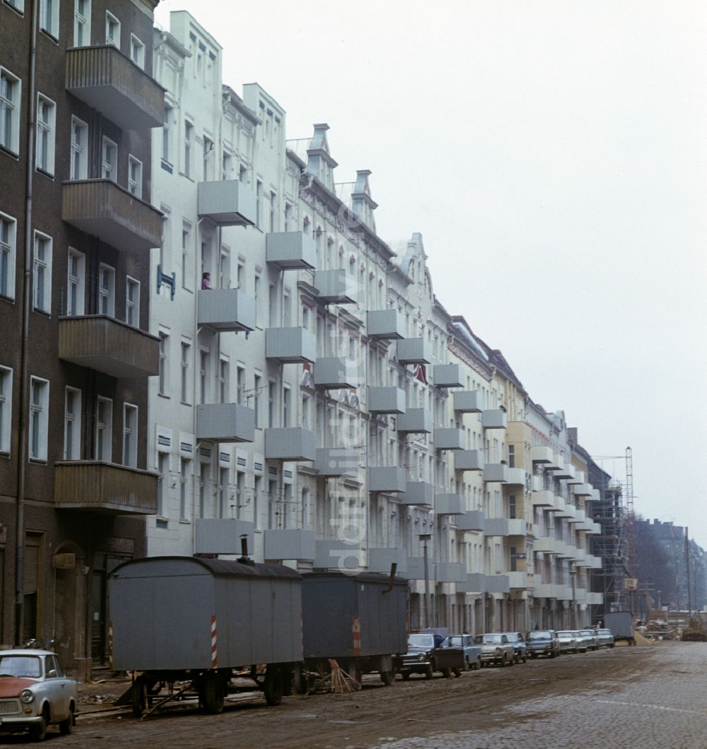 DDR-Bildarchiv: Berlin - Umbau und Sanierung im Ortsteil Prenzlauer Berg in Berlin in der DDR