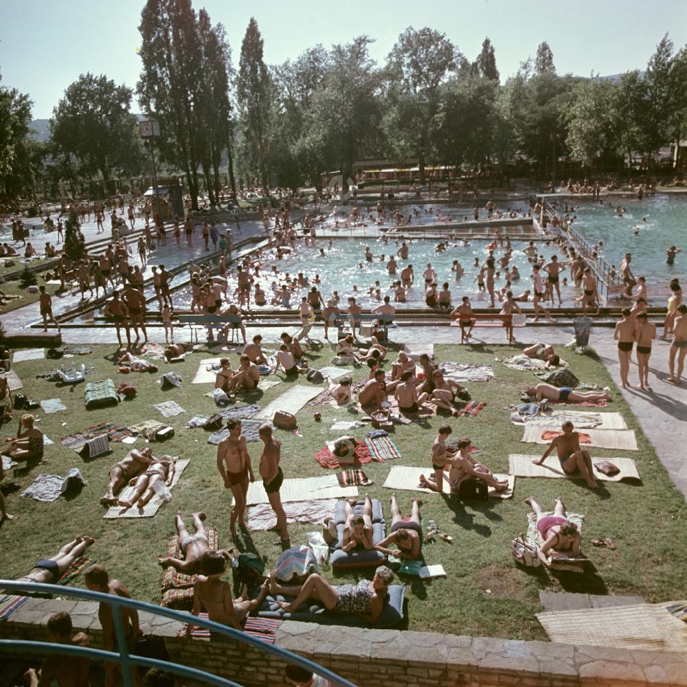 DDR-Bildarchiv: Budapest - Ungarn historisch - Budapest Freibad 1968