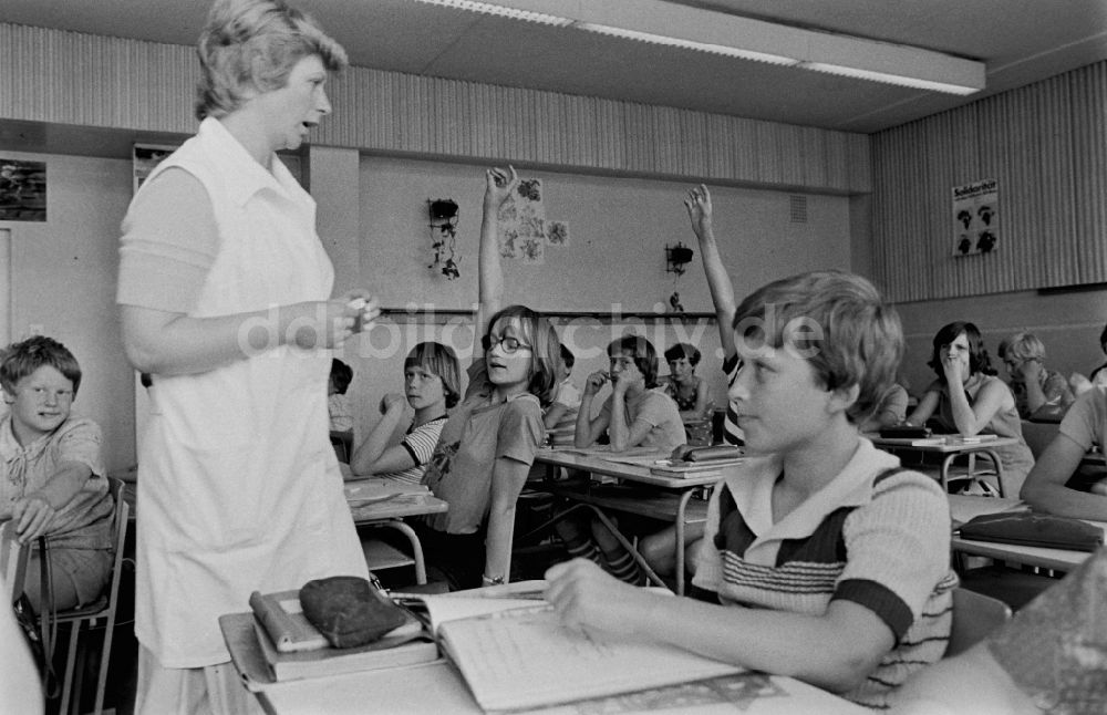 DDR-Fotoarchiv: Berlin - Unterricht an der 14. Polytechnischen Oberschule in Lichtenberg in Berlin in der DDR