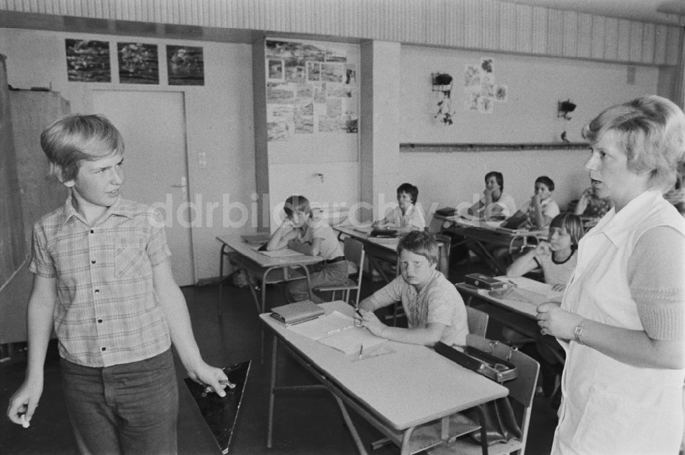 DDR-Bildarchiv: Berlin - Unterricht an der 14. Polytechnischen Oberschule in Lichtenberg in Berlin in der DDR