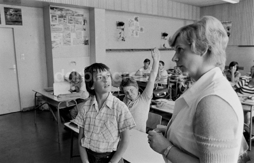 DDR-Fotoarchiv: Berlin - Unterricht an der 14. Polytechnischen Oberschule in Lichtenberg in Berlin in der DDR