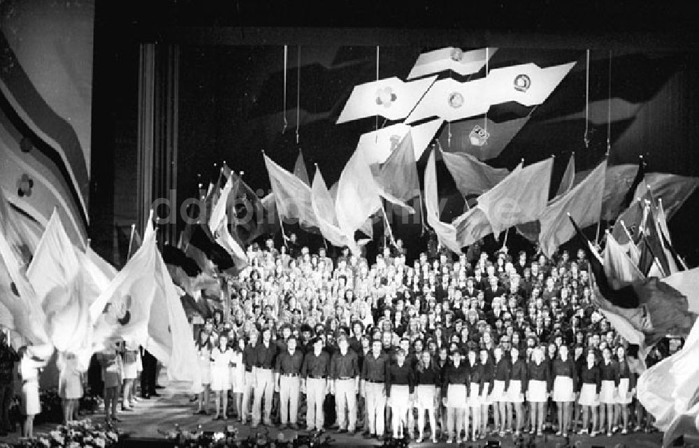 DDR-Bildarchiv: Berlin Mitte - Uraufführung Galaprogramm Staatsoper Veröffentlicht 30