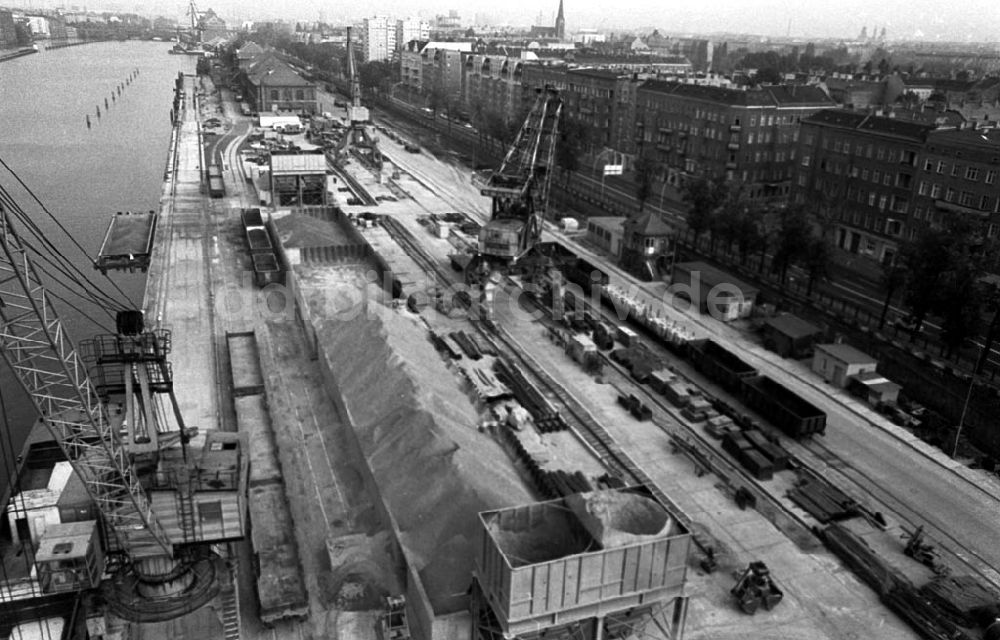 DDR-Bildarchiv: Berlin - VEB Binnenhafen Bln./Berliner Osthafen 07.08.89 Foto: ND/Grahn Umschlagnummer: 0926