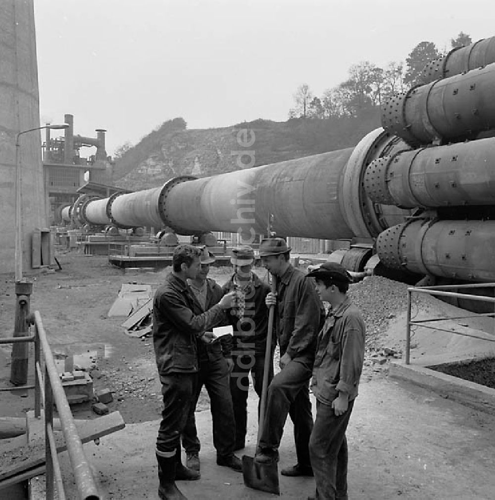 DDR-Bildarchiv: Bad Köstritz/ Thüringen - 1967 VEB Phosphatdüngerwerke in Bad Köstritz/ Thüringen Umschlagnr.: 110 Foto: unbekannt