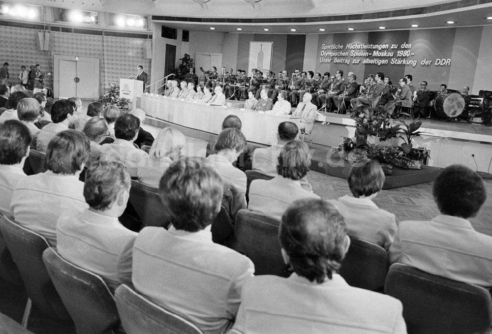 Berlin: Verabschiedung der Olympioniken zu den Olypischen Sommerspielen Moskau in Berlin in der DDR