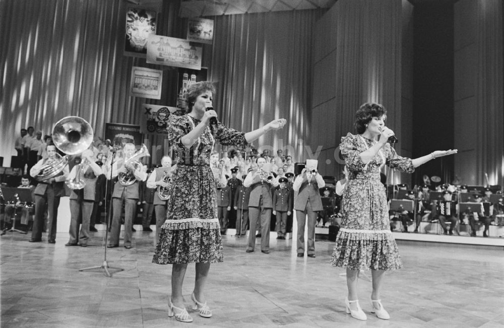 DDR-Fotoarchiv: Berlin - Veranstaltung im Rahmen der Dresdner Kulturtage im Palast der Republik in Berlin in der DDR