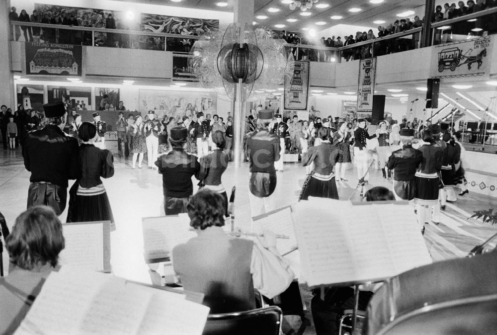 DDR-Bildarchiv: Berlin - Veranstaltung im Rahmen der Dresdner Kulturtage im Palast der Republik in Berlin in der DDR