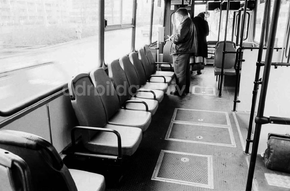 Berlin: 23.03.92 veränderter Ikarus-Gelenkbus der BVG