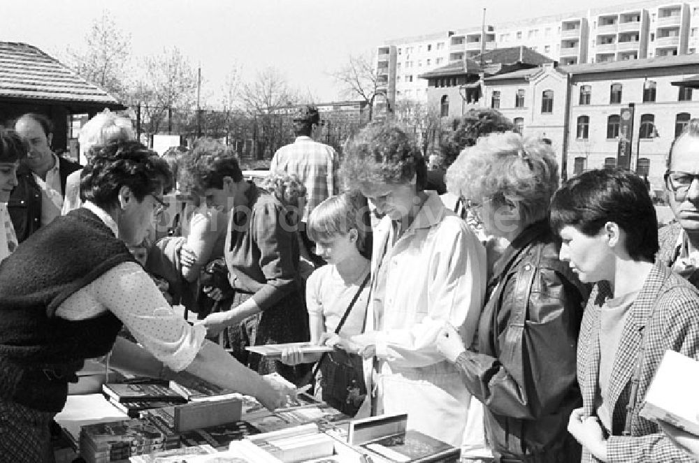 Berlin Friedrichshain: Volksfest zum 1.Mai am Thälmann-Park Foto: Bonitz Umschlag : 532