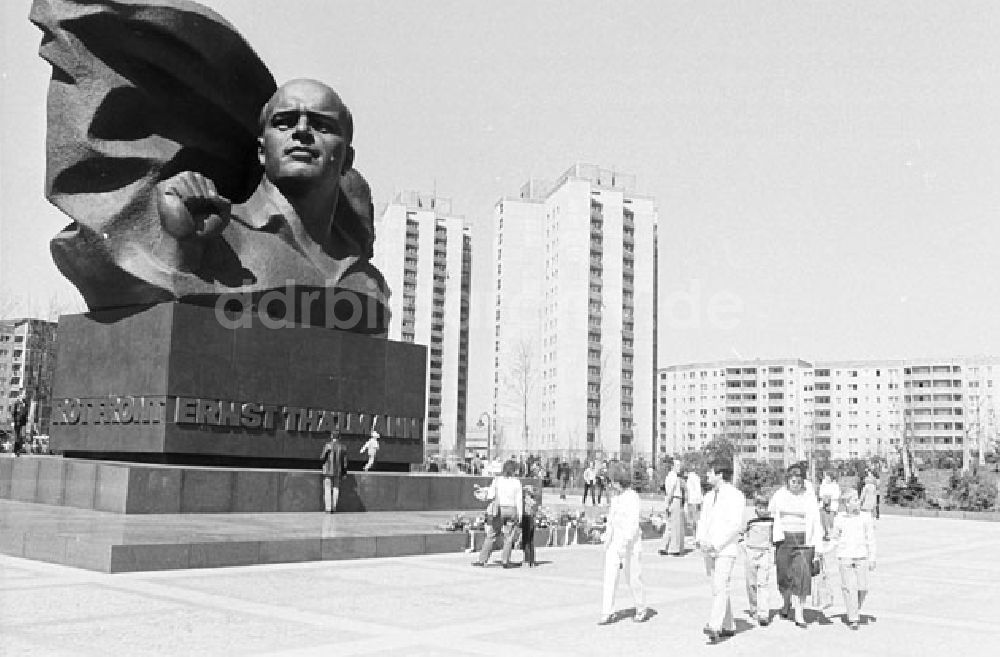 DDR-Bildarchiv: Berlin Friedrichshain - Volksfest zum 1.Mai am Thälmann-Park Foto: Bonitz Umschlag : 532