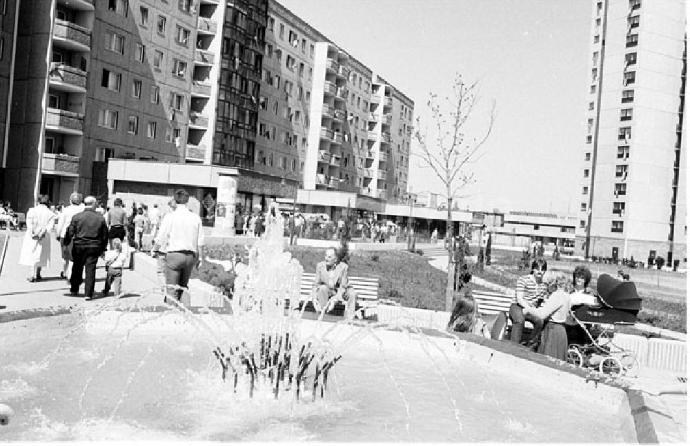 Berlin Friedrichshain: Volksfest zum 1.Mai am Thälmann-Park Foto: Bonitz Umschlag : 532