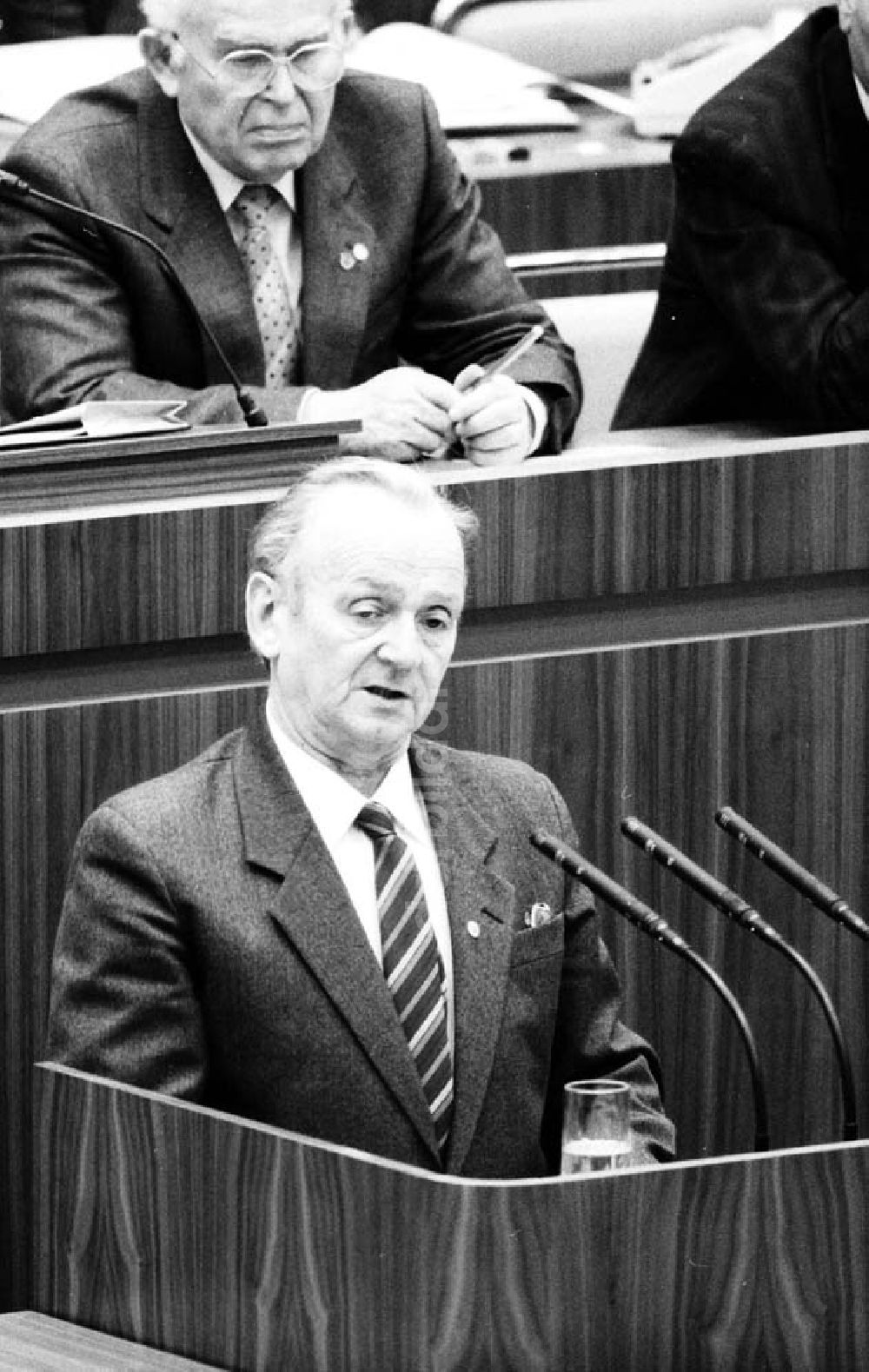 DDR-Bildarchiv: Berlin - 6. Volkskammertagung, Merklinger, Heinz Böhm, Oskar Fischer, Häusinger Umschlagnr.: 1196 Foto: Lenke