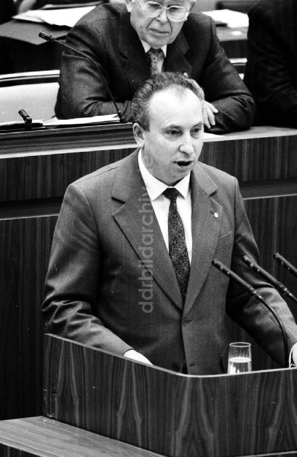 DDR-Bildarchiv: Berlin - 6. Volkskammertagung,Stople, Finanzminister Höfner Umschlagnr.: 1196 Foto: Lenke