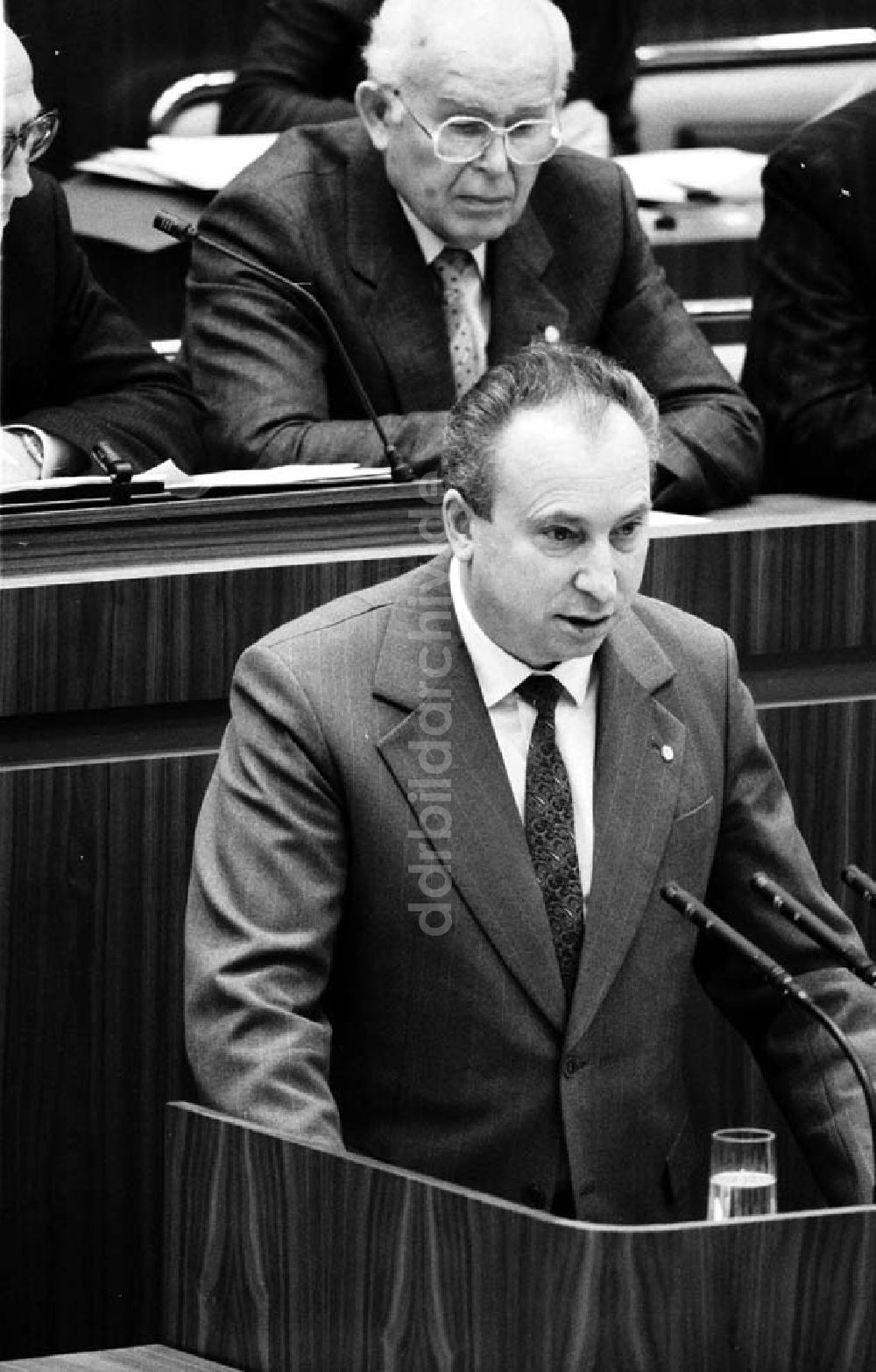 DDR-Fotoarchiv: Berlin - 6. Volkskammertagung,Stople, Finanzminister Höfner Umschlagnr.: 1196 Foto: Lenke