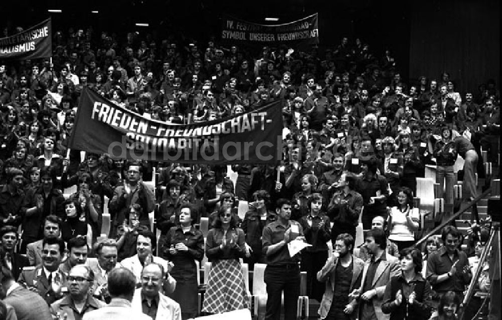 Berlin: Von der Freundschaftskundgebung im Palast der Republik in Berlin. Foto: Schönefeld