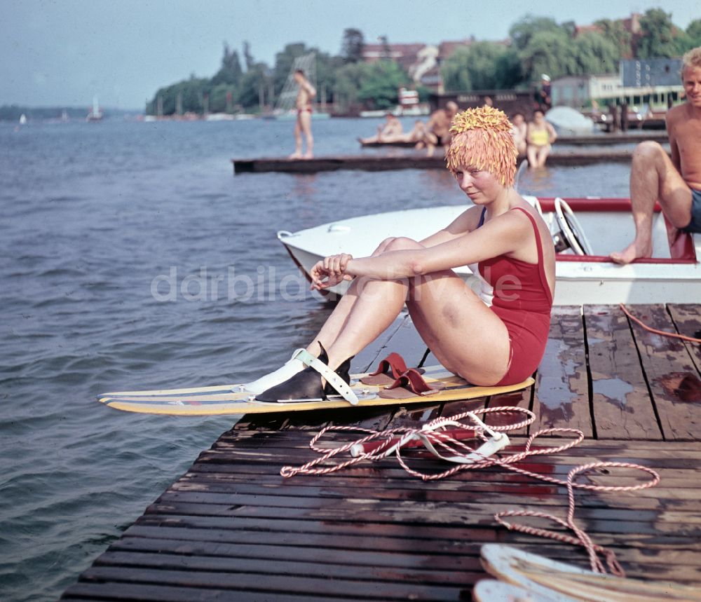 DDR-Fotoarchiv: Berlin - Wasserski im Ortsteil Grünau in Berlin in der DDR