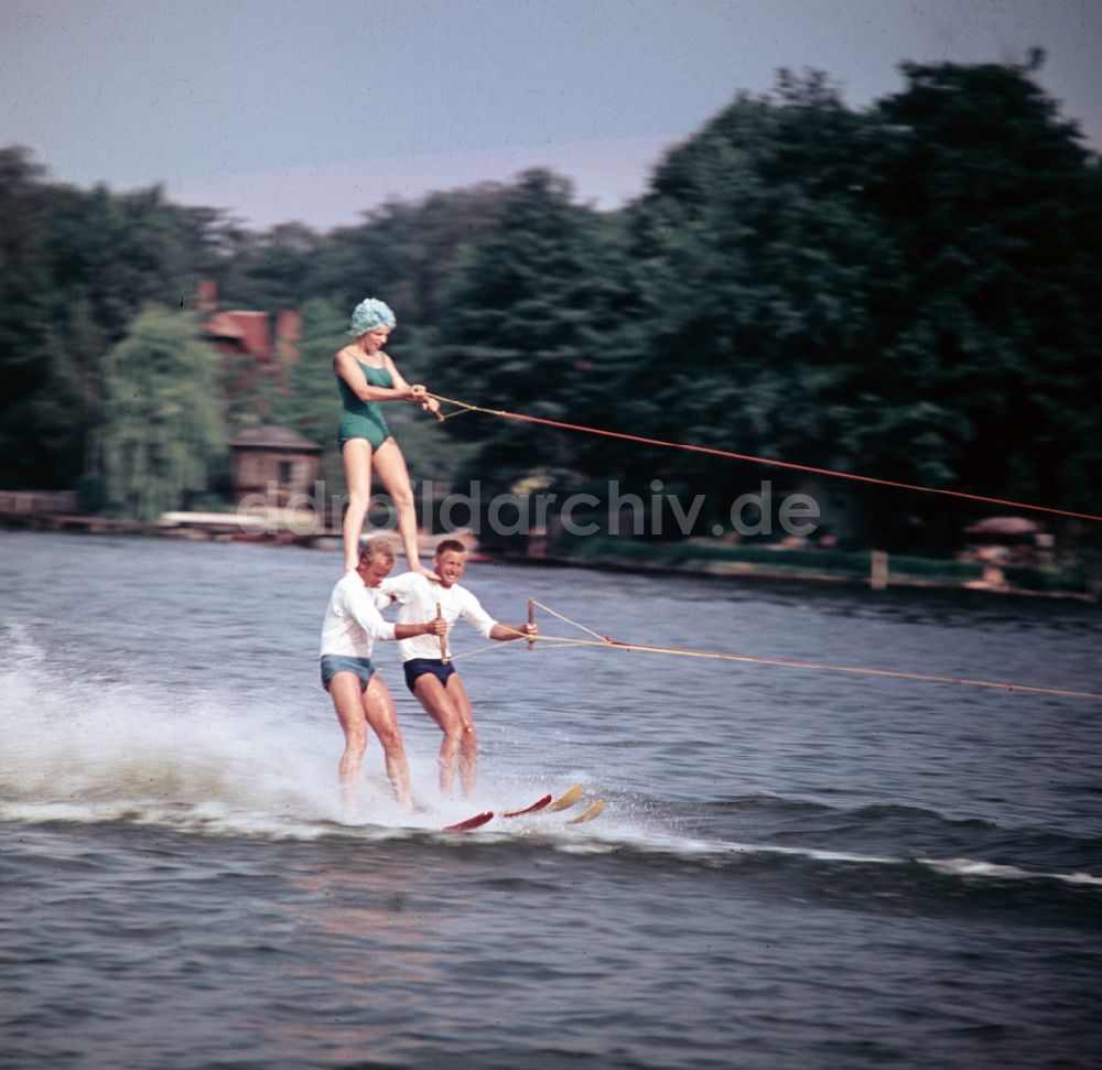 Berlin: Wasserski im Ortsteil Grünau in Berlin in der DDR