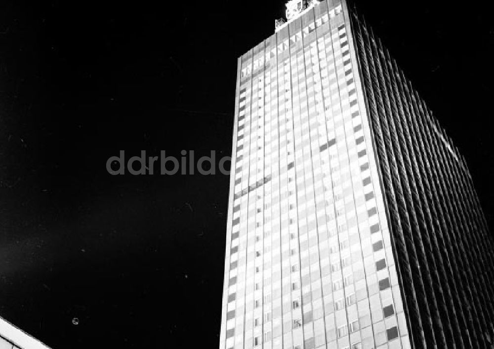 DDR-Fotoarchiv: Berlin - 10. Weltfestspiele 1973. Porträt der Neuseeländischen Musikerin Panny Hoy.