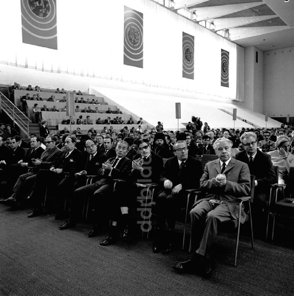 DDR-Fotoarchiv: Berlin - Weltfriedenstreffen in Berlin