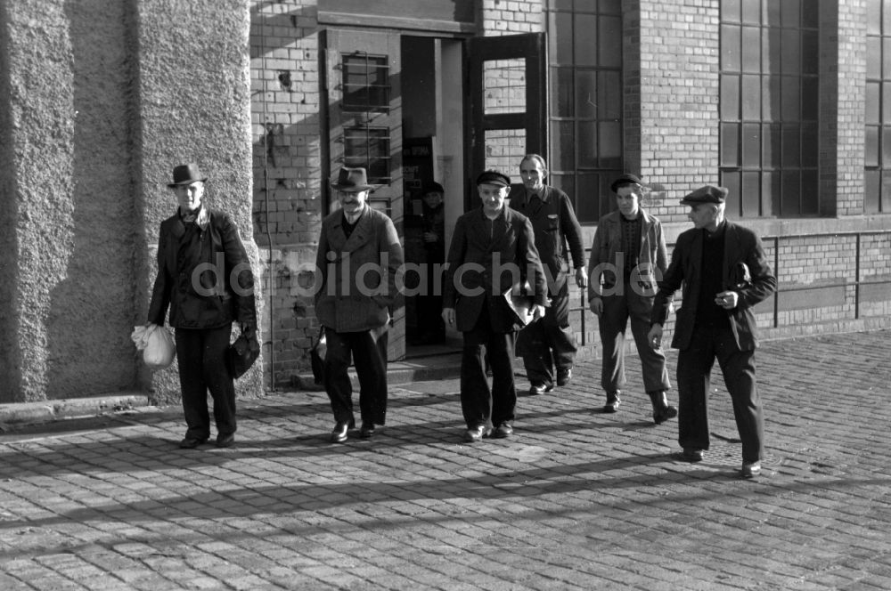 DDR-Bildarchiv: Leipzig - Werk Polygrap in Leipzig in der DDR