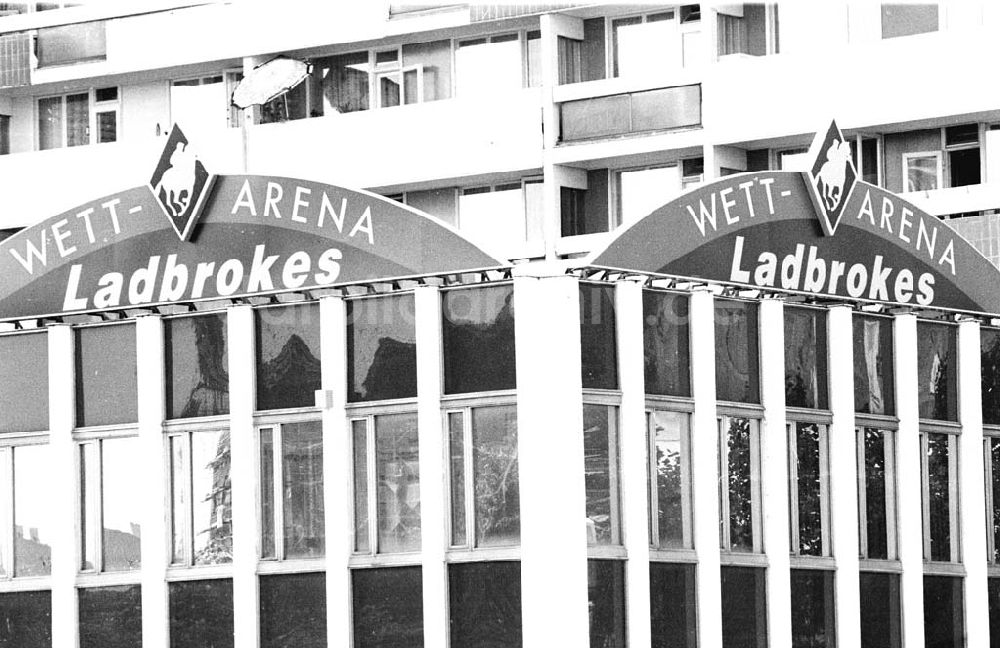 DDR-Fotoarchiv: Berlin - Wettbüro (Pferderennen) Berlin-Leipziger Str. 02.07.1992