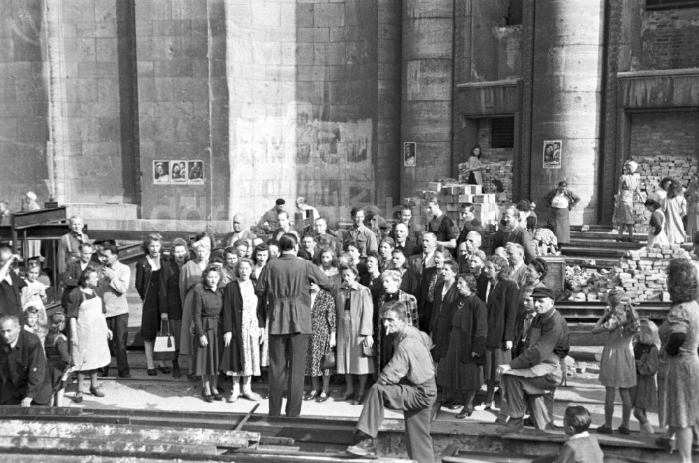 Berlin: Wiederaufbau der Volksbühne am Rosa-Luxemburg-Platz in Berlin in der DDR