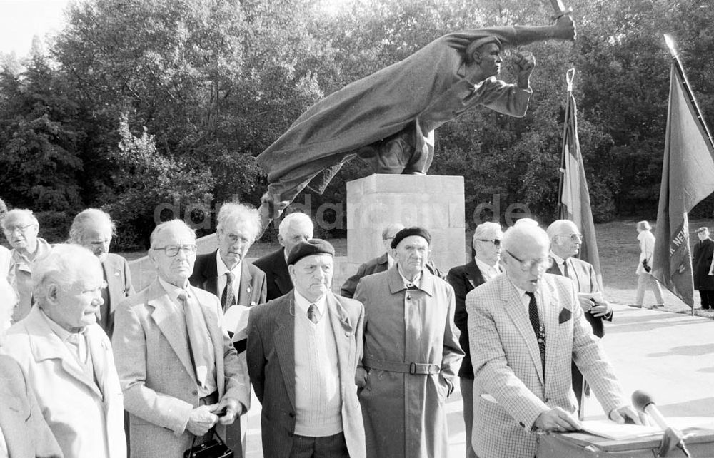 Berlin: Wiedereinweihung des geschändeten Spanienkämpferdenkmals in Berlin-Friedrichshain 19.09.1992