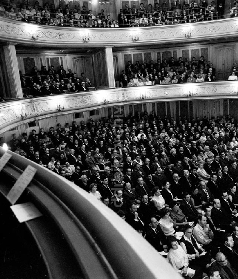 DDR-Fotoarchiv: Berlin - Willenskundgebung der Kulturschaffenden in der Staatsoper