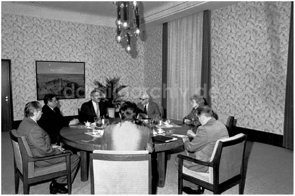 DDR-Bildarchiv: Berlin - 14.10.1986 Willi Stroph empfing SU Minister für Volksbildung Ser