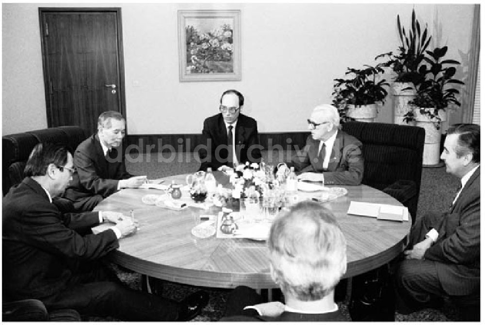 DDR-Fotoarchiv: Berlin - 29.01.1986 W.Stroph empfängt Le Khac- Vietnam im Ministerrat.