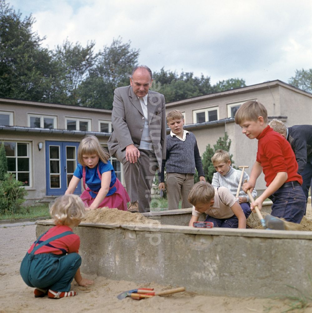 DDR-Fotoarchiv: Karlsburg - Zentralinstitut für Diabetes Gerhardt Katsch in Karlsburg in der DDR