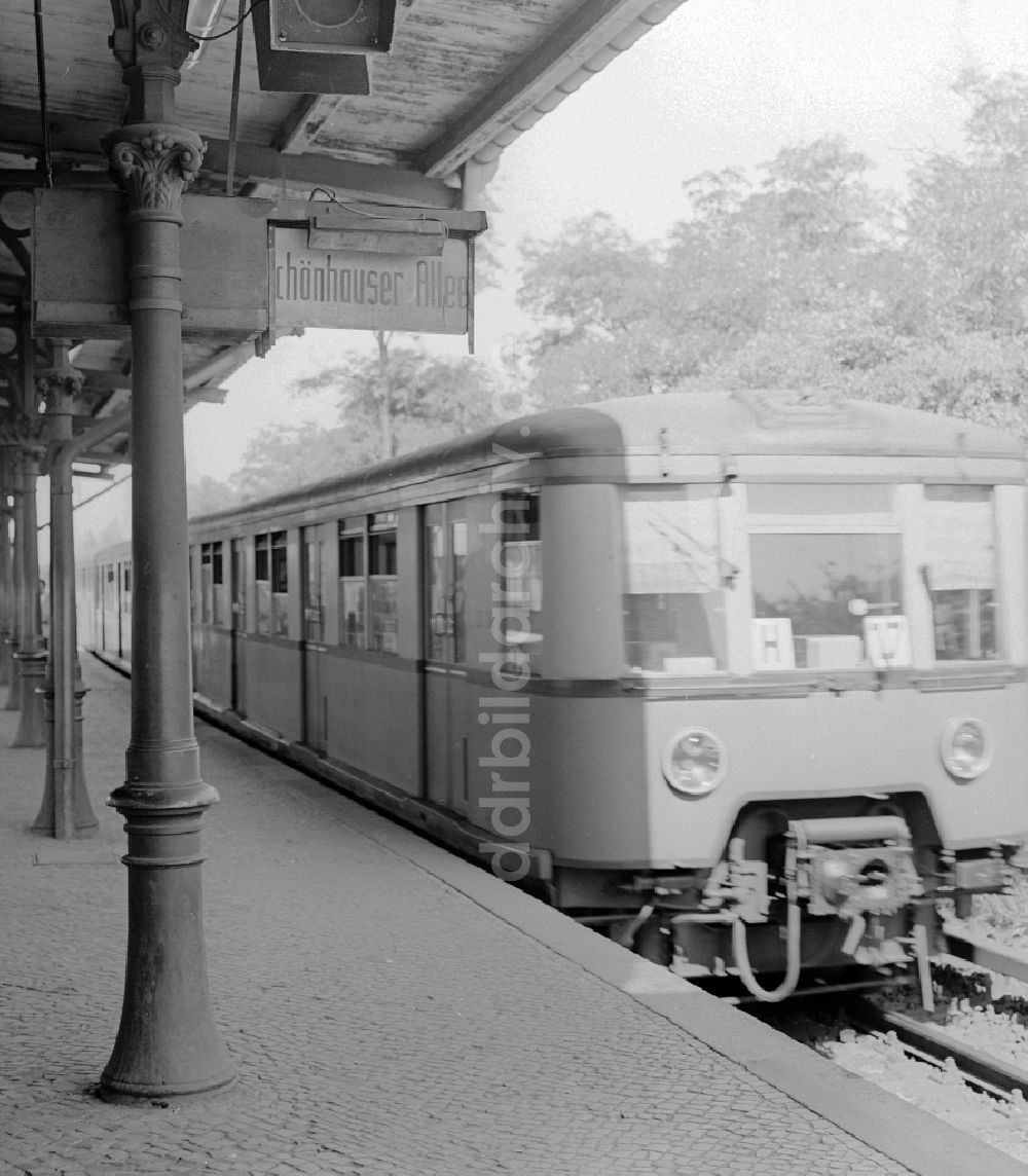 DDRBildarchiv Berlin Zug der SBahn in Richtung